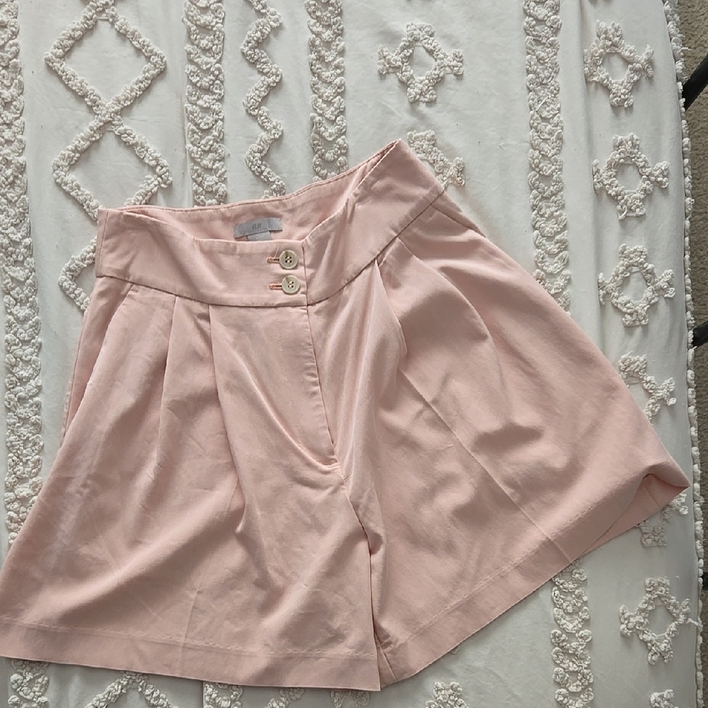 NWOT H&M Elegant Pink Women's Shorts With Pockets